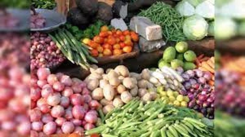 Weather Woes: Vegetable Prices Rise, Tomatoes Buck the Trend in Nagpur